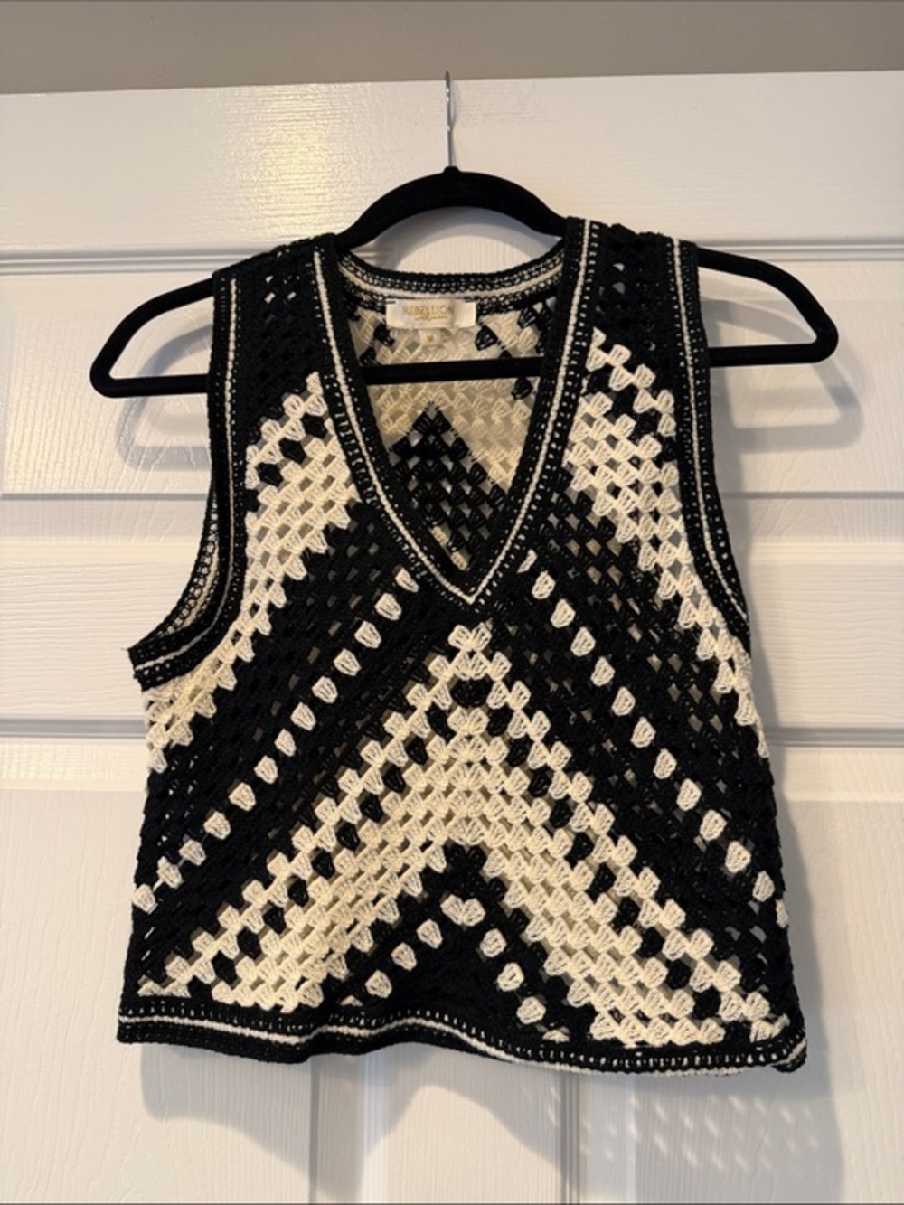 NWOT REBELLION Black & Beige  Crocheted V-Neck Tank